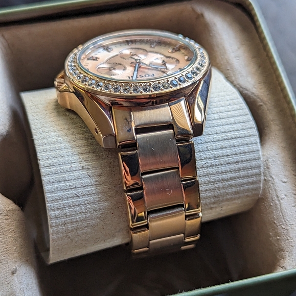 Rose Gold Fossil Watch - Picture 2 of 6